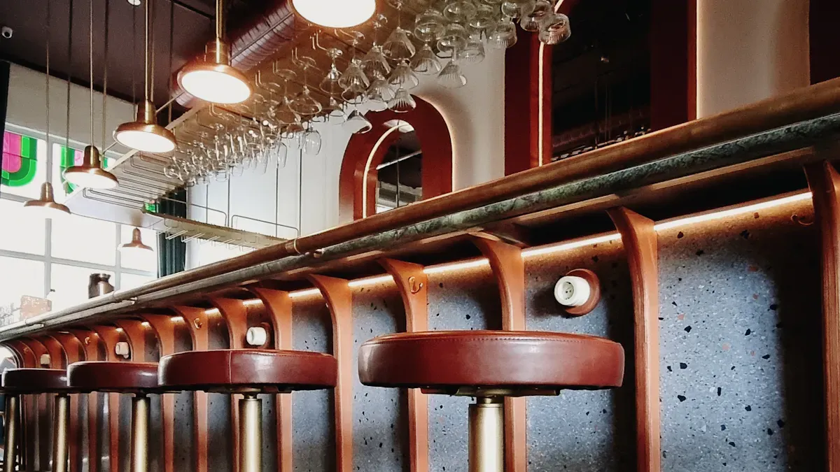 Thekenhöhe vs. Barhöhe - was ist das Beste für Cafés? Thekenhöhe vs. Barhöhe - was ist das Beste für Cafés?