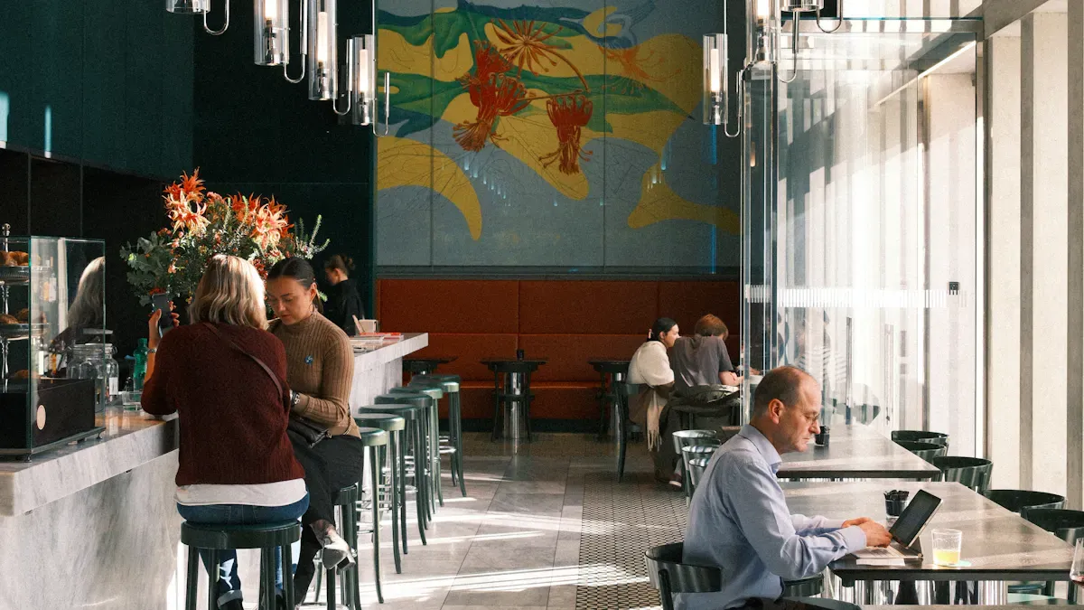 Thekenhöhe vs. Barhöhe - was ist das Beste für Cafés? Kundenkomfort