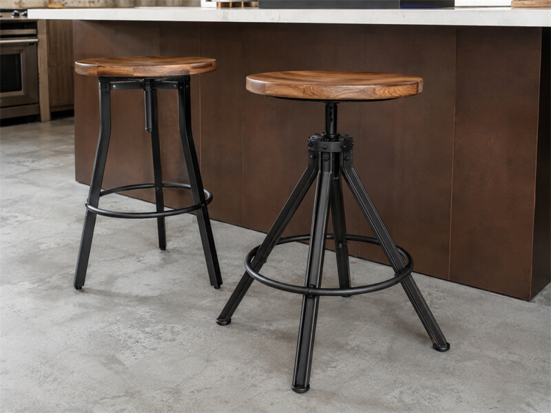How Many Bar Stools Do I Need? (Useable Length + Comfort Formula) Two vs three bar stools on a 6 foot kitchen island