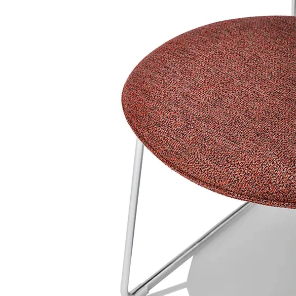 Close-up of the CB190 upholstered seat edge and steel frame